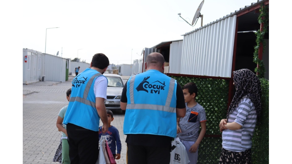 Ramazan Bayramında minik dostlarımız ile kıyafet hediyeleşmesi düzenledik